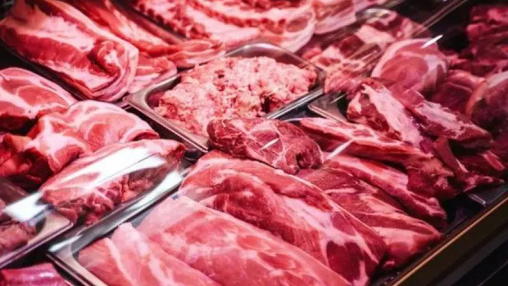De un autoservicio ladrones se llevan dos capones, ochenta kilos de carne de vaca y cajones con pata y muslo de pollo