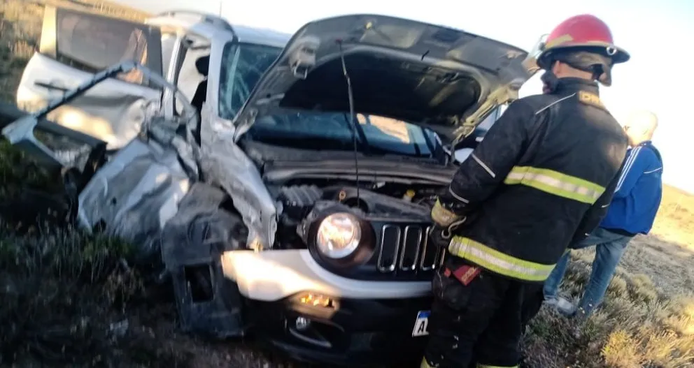 Cinco personas fueron derivadas al hospital tras un choque entre dos vehículos en Ruta 3 