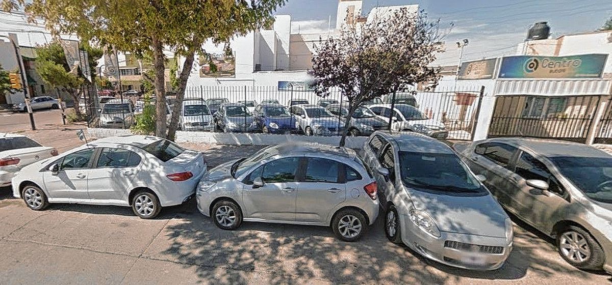 Robaron dos autos de una concesionaria de Trelew y computadoras con valiosa información del negocio