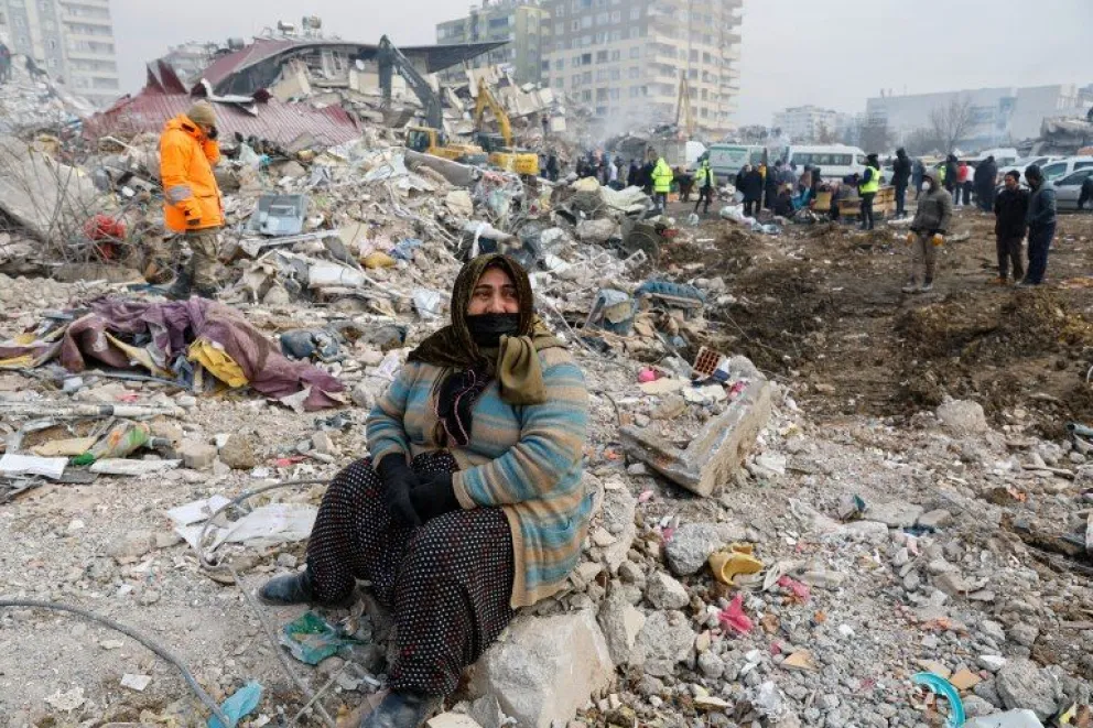 Turquía: rescataron a varias personas entre los escombros y hay esperanzas de hallar más sobrevivientes