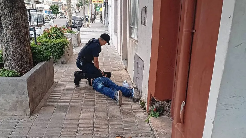 Se despertó con dos ladrones en su casa: intentaron fugarse pero fueron detenidos