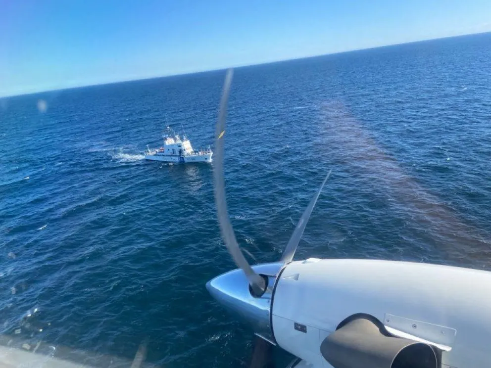 Prefectura rescató a tres pescadores en Río Negro y se continúa buscando a un cuarto