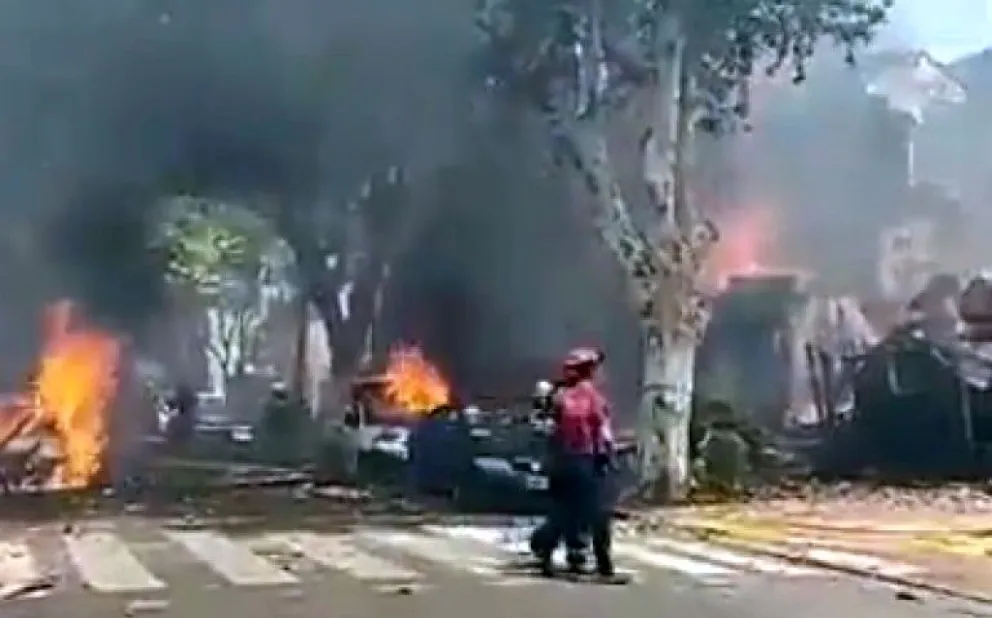 Explosión y derrumbe en Villa Devoto en medio de una fuga de gas: un muerto y un operario grave