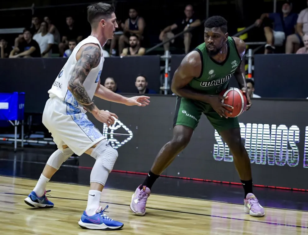 El jugador de Gimnasia, Yoanqui Mencia fue elegido el mejor jugador de la Liga Nacional de básquet