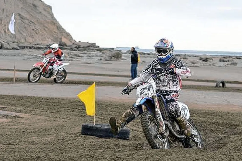 El Arena Cross corre en Rada Tilly