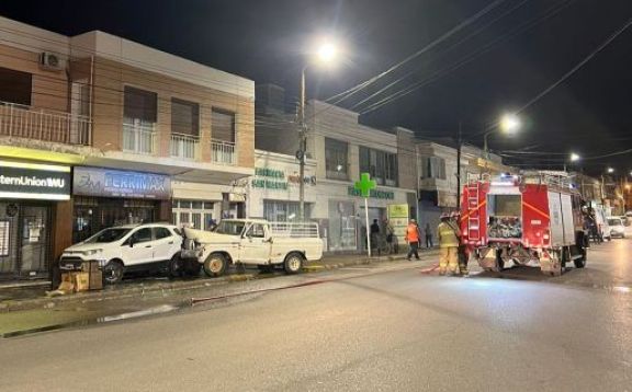 Conductor “positivo” perdió control de su camioneta y provocó cuantiosos daños