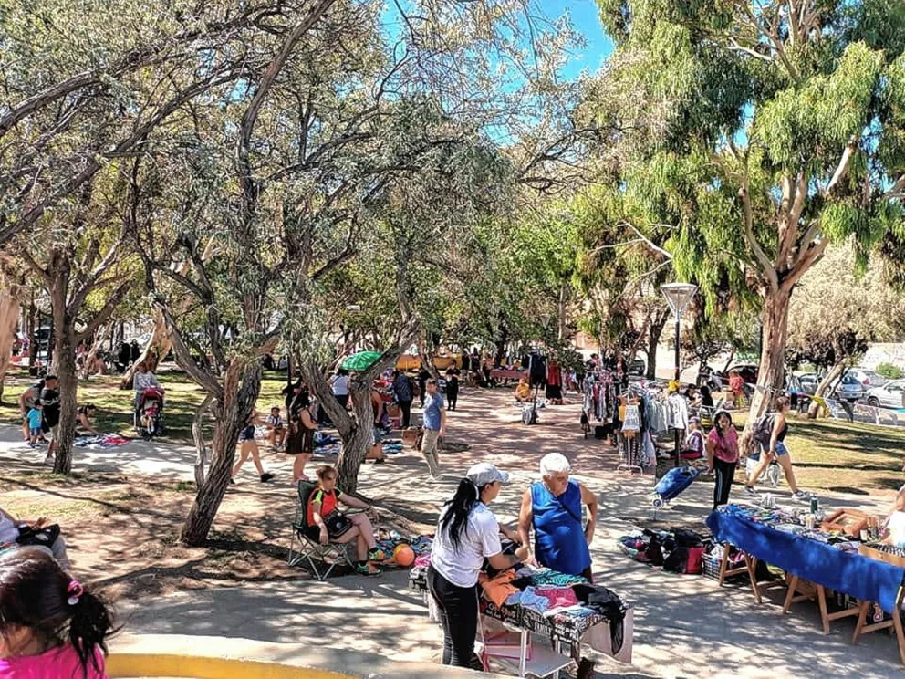 Las ferias del barrio 9 de Julio se dejarían de hacer en la Plazoleta Carlos Gardel