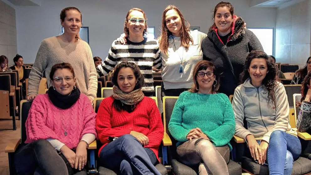 ¿Cómo afecta al crecimiento de los peces la presencia de microplásticos en los océanos?