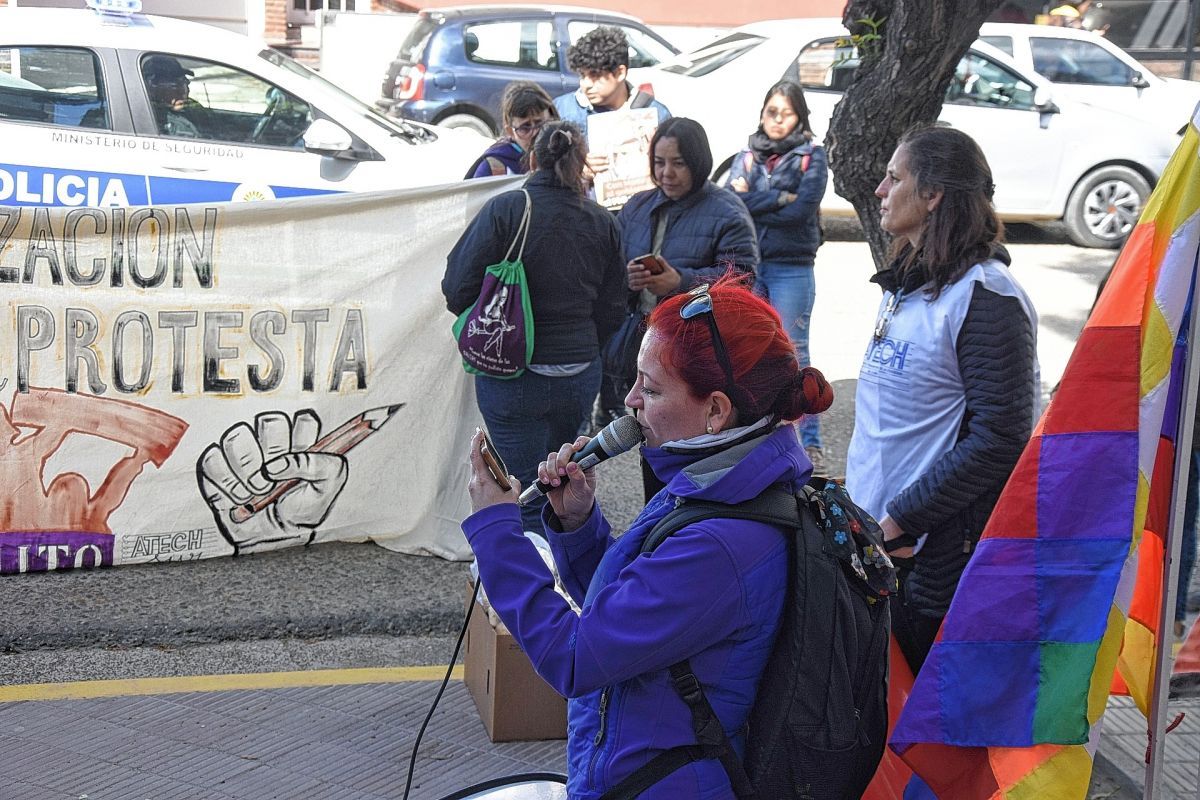 Docentes y Gobierno vuelven a reunirse hoy en una mesa paritaria