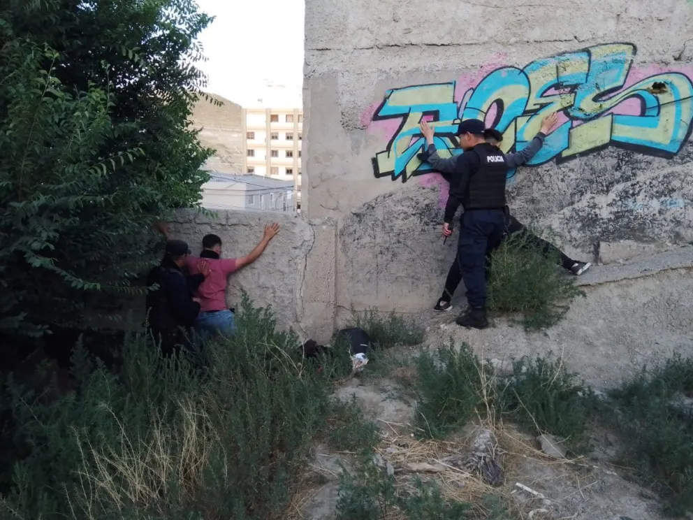 Tres ladrones, dos de ellos menores de edad, entraron a robar a una casa
