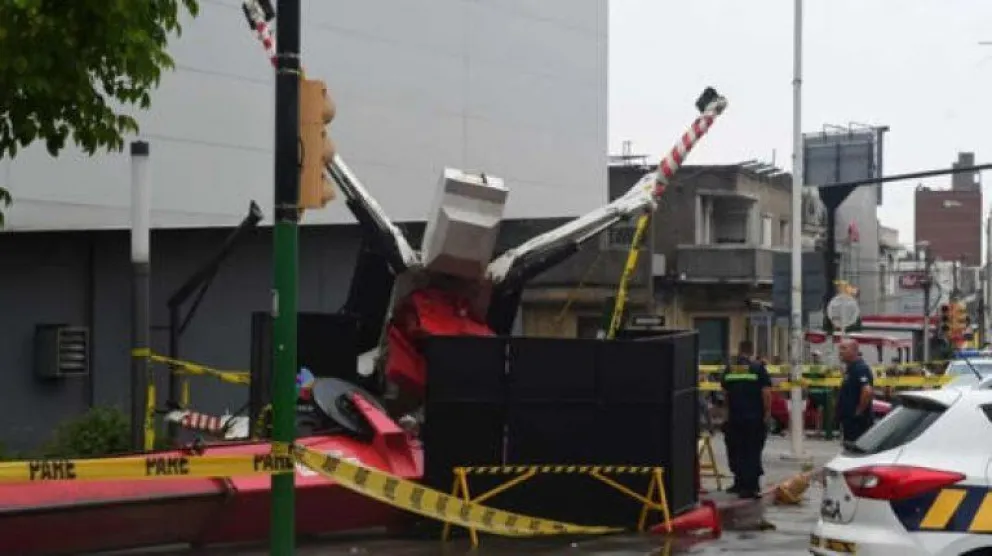 Tragedia en Montevideo: una mujer murió aplastada por una grúa