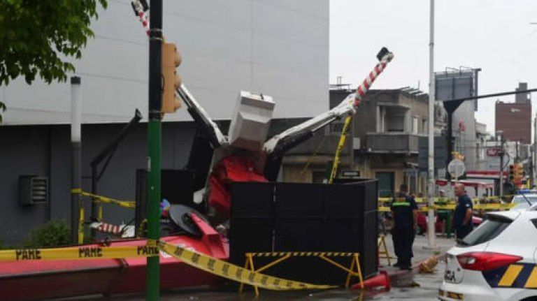 Tragedia en Montevideo: una mujer murió aplastada por una grúa