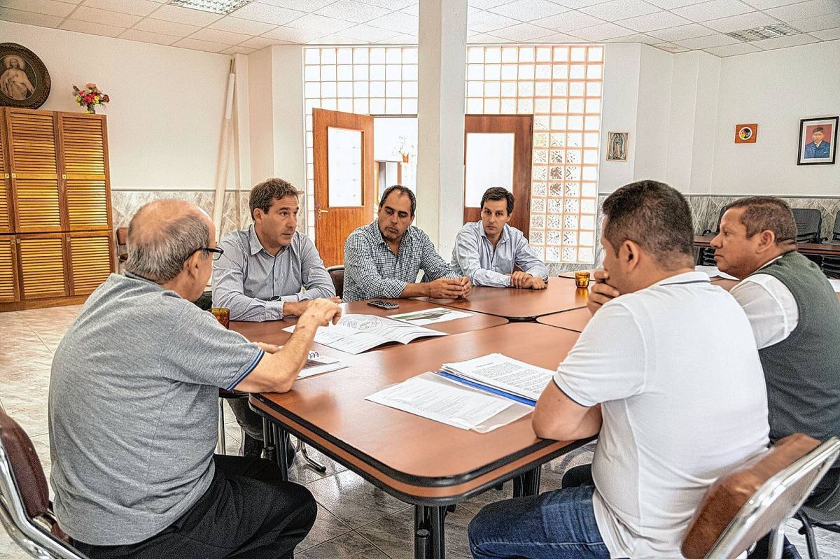 Evalúan construir una capilla en el cementerio y otra en los barrios altos