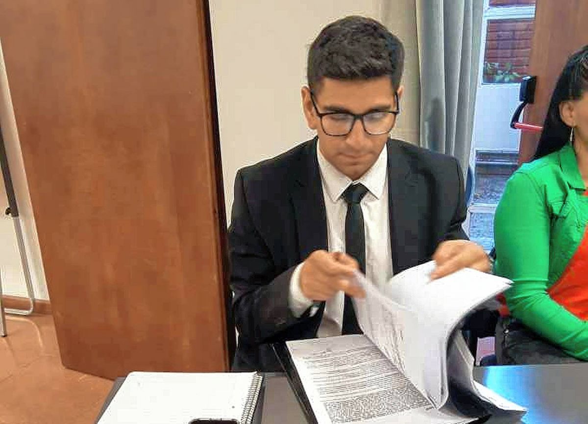 En el Día de los Enamorados no estuvo muy romántico pegándole a su esposa con una paleta para matar moscas y lo expulsaron 30 días de su casa