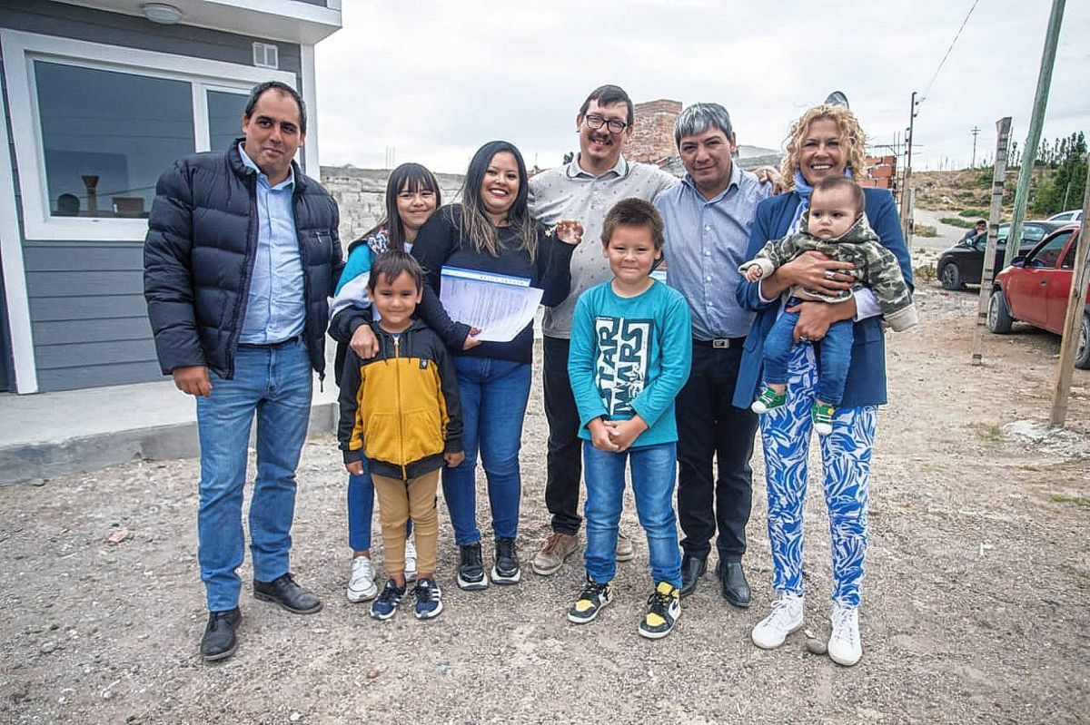 El Municipio entregó cuatro nuevas viviendas sociales en los barrios Don Bosco y René Favaloro
