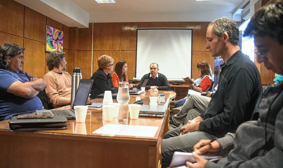 Hoy continúa la negociación entre los gremios docentes y el Gobierno