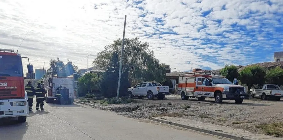Puerto Deseado: Bomberos sofocan incendio de una vivienda cerca del muelle Ramón 