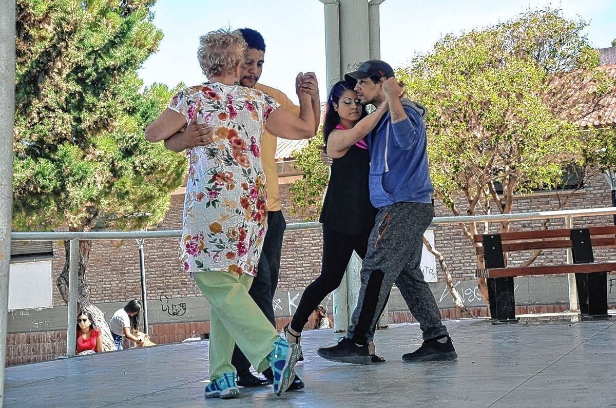 Hoy se realizará el último encuentro de tango en la Glorieta Carlos Gardel del B° 9 de Julio