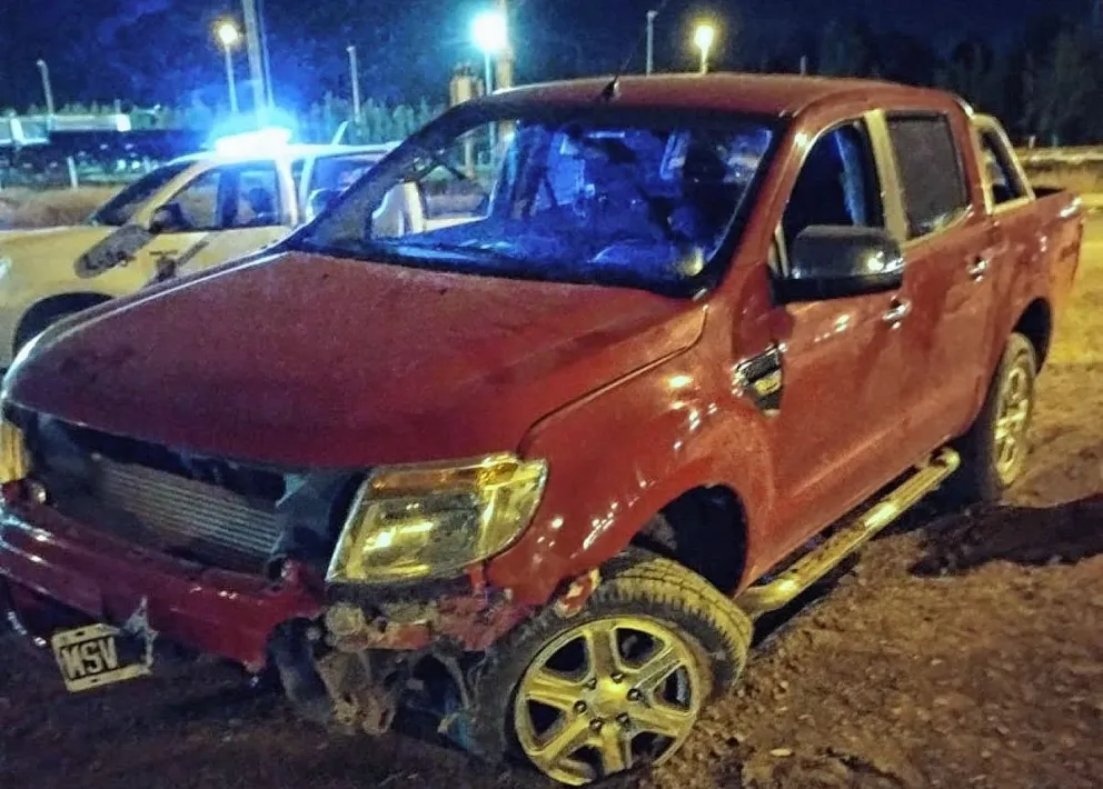 Conducía con 2,16 de alcohol en sangre y despistó contra la rotonda de las rutas 3 y 26