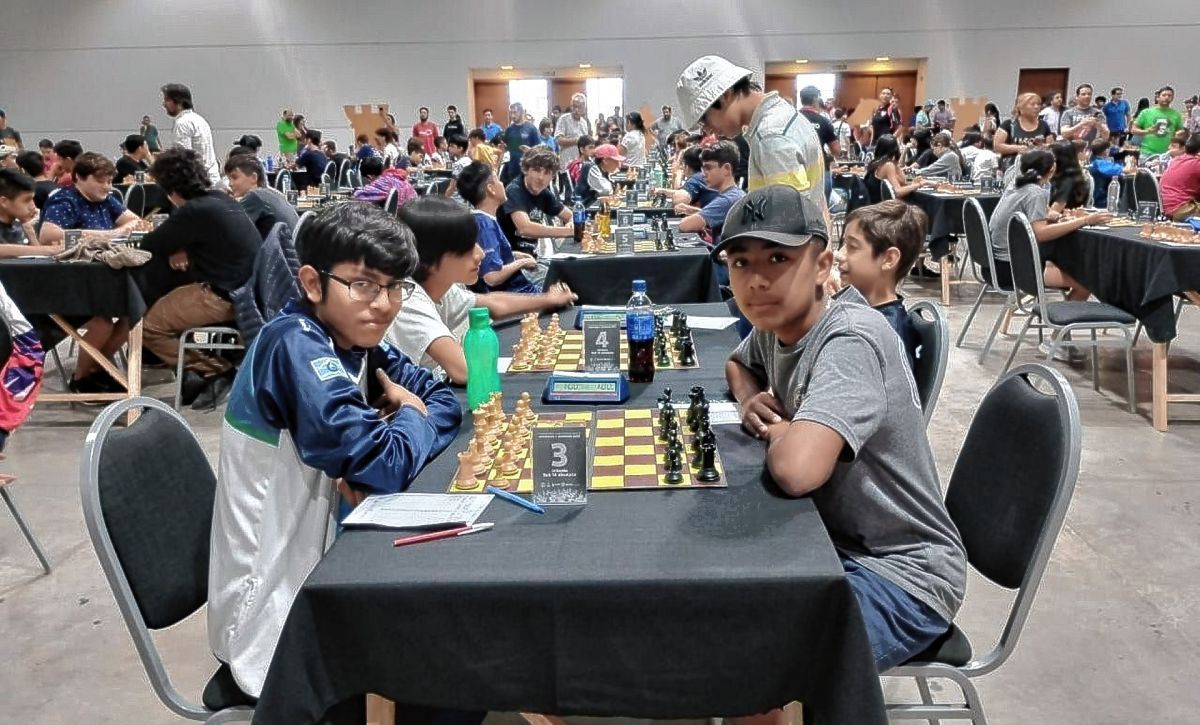 Ajedrez: Adrián y Sol Muruchi lideran en San Luis