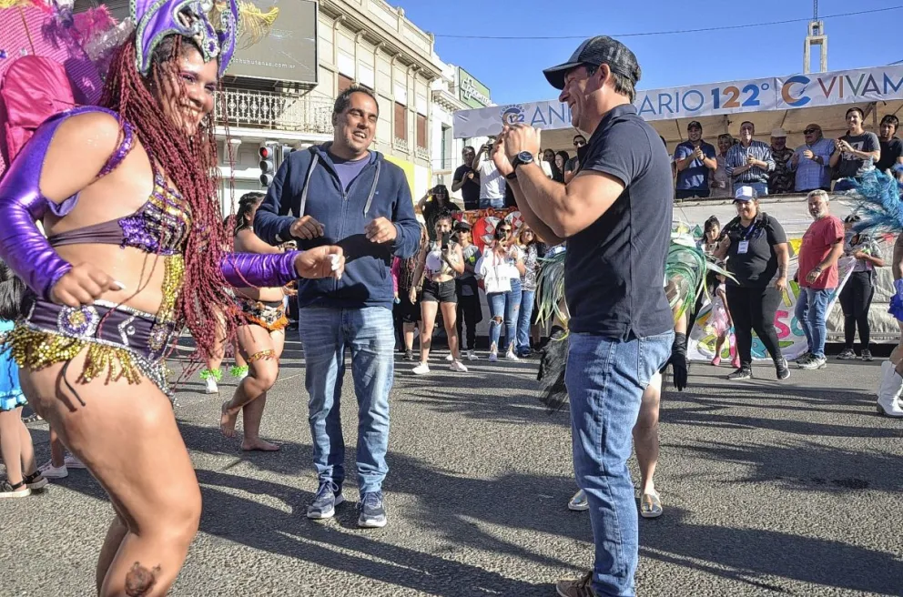 El intendente participó de los Carnavales y destacó el importante rol social de las murgas comodorenses