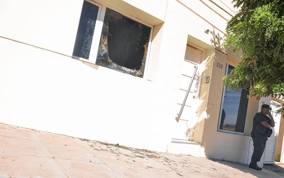 Asesinan a balazos en la cabeza a un  hombre, le roban y luego le queman la casa