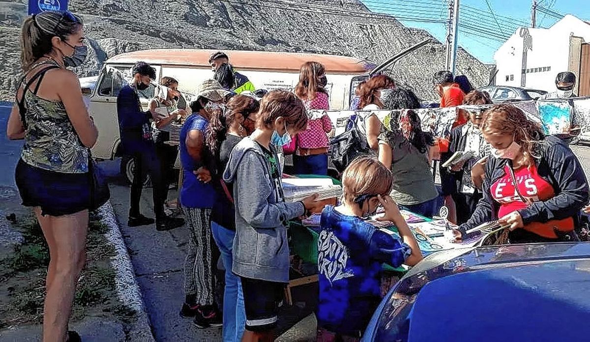 Biblioteca La Colmena vuelve a realizar una entrega gratuita de libros, esta vez en el marco del 8 de marzo