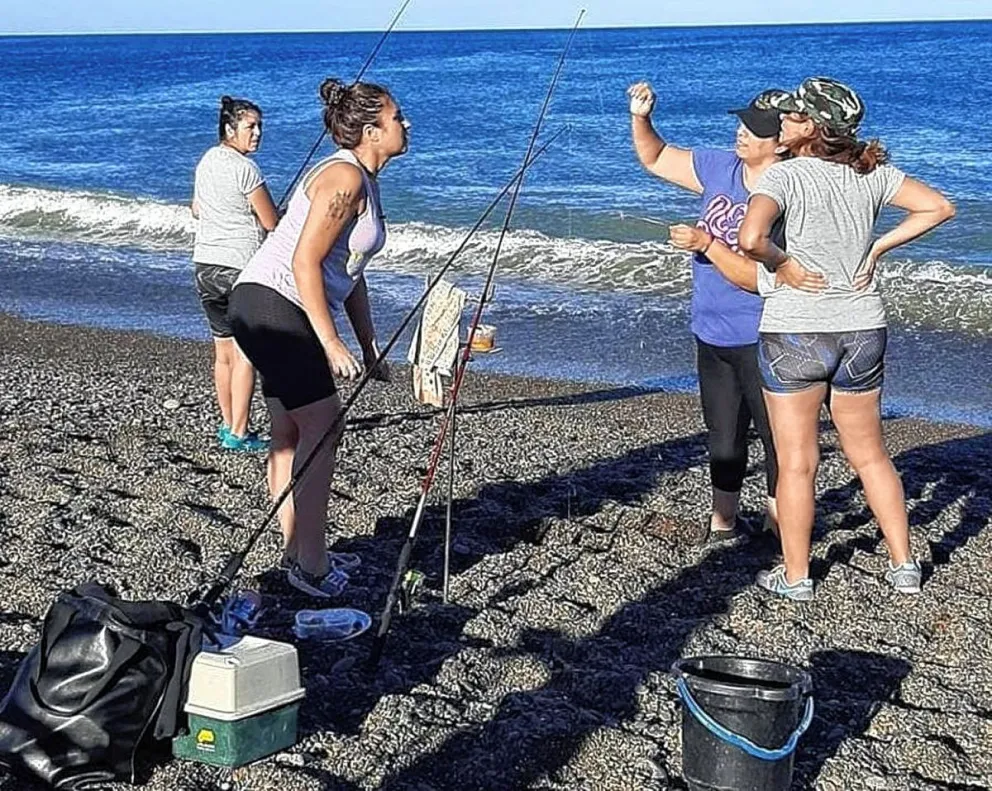 Hoy se realiza el 1° Torneo de Pesca Día de la Mujer organizado por Club El Enganche II