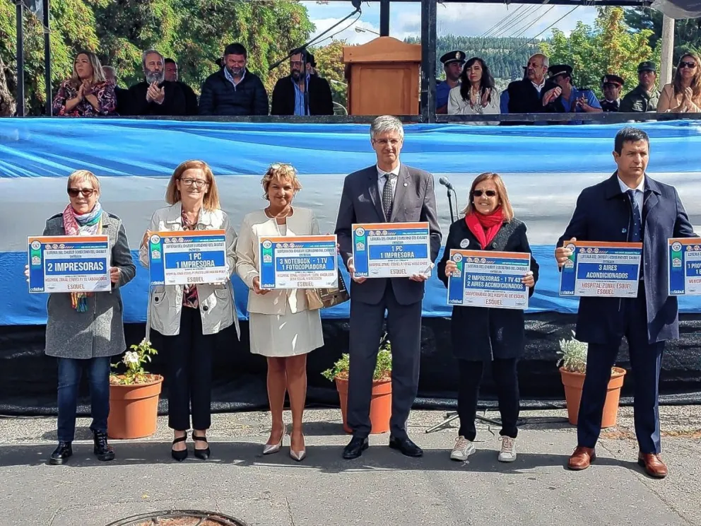 Esquel celebró su 117º Aniversario con la entrega de aportes a 40 instituciones locales