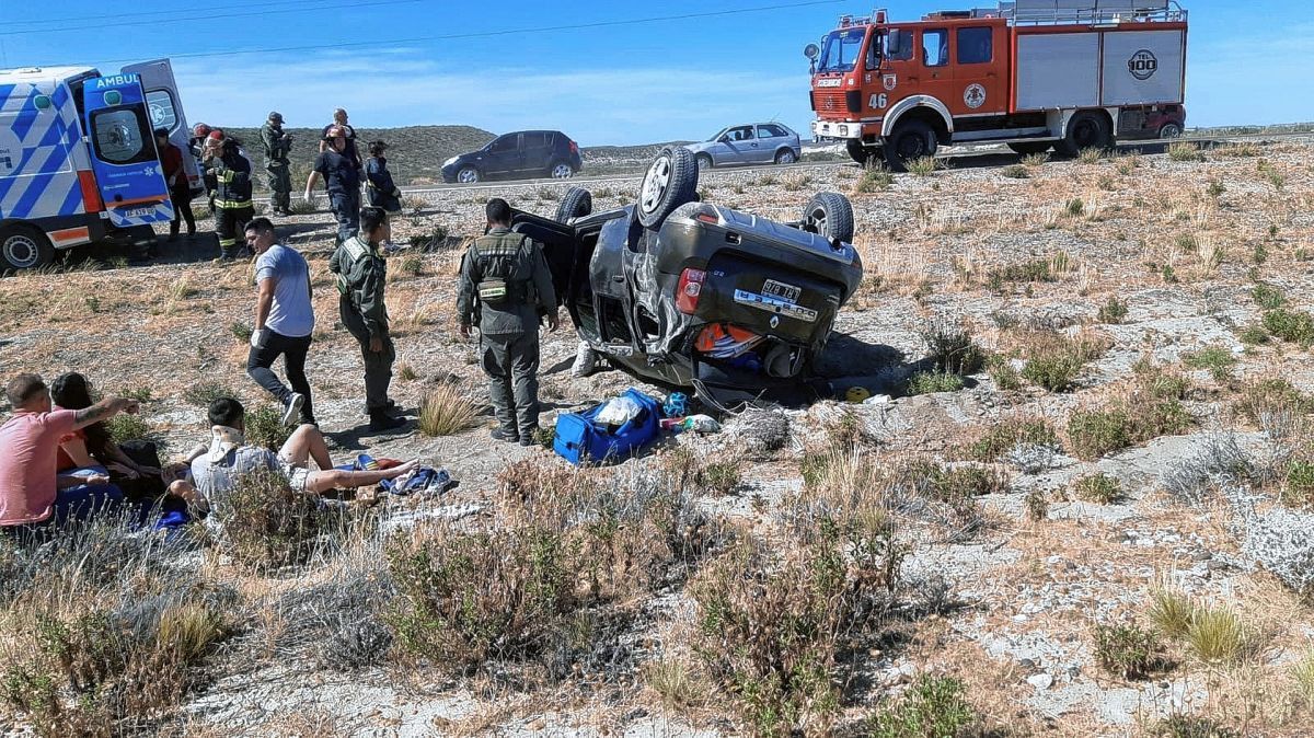 Un menor fue trasladado al hospital tras un vuelco en la zona de Astra