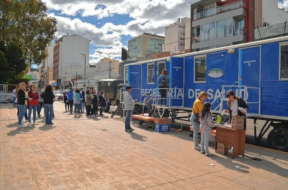 A partir de hoy estará el tráiler de vacunación en la plaza de la Escuela N° 83