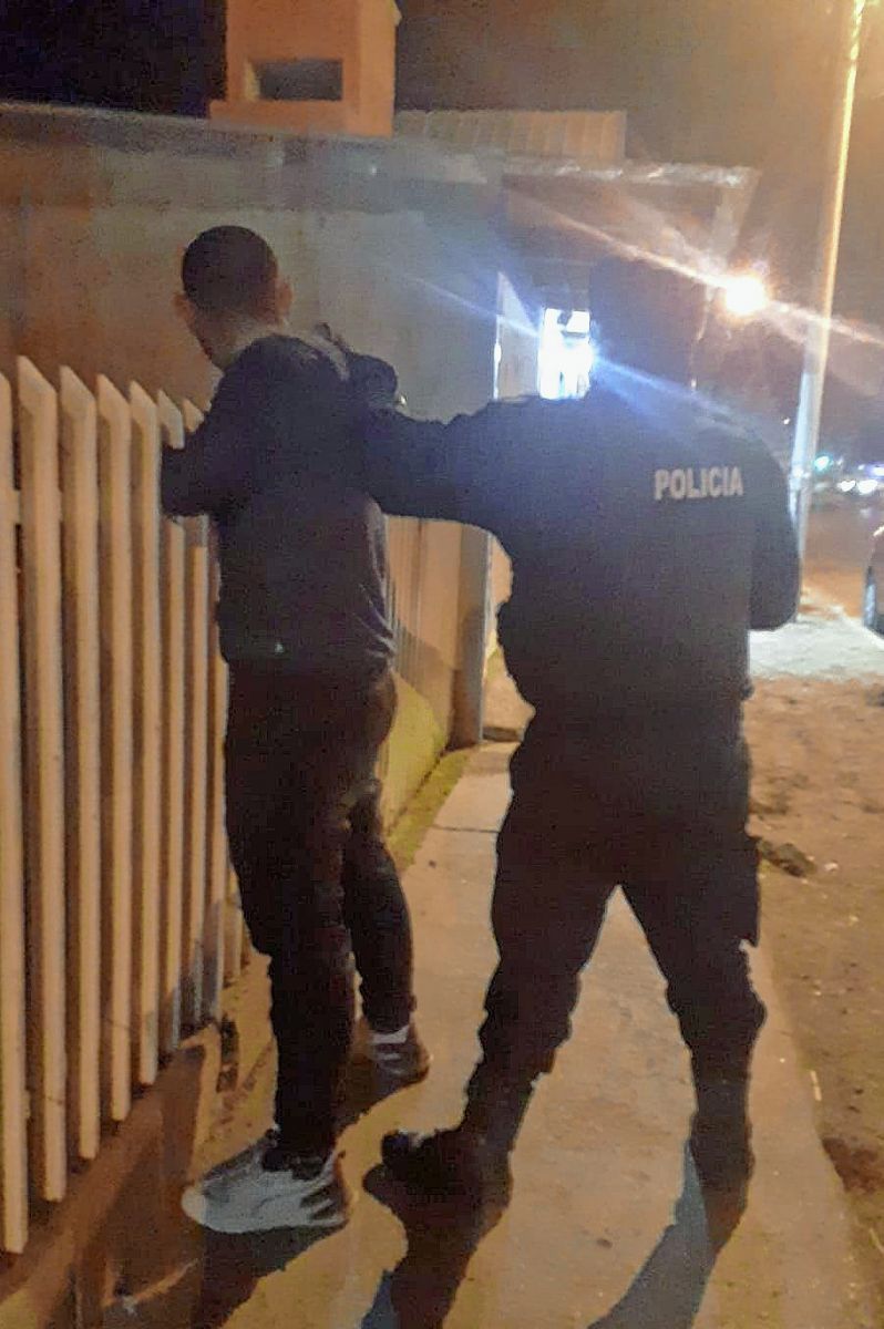 Lo atraparon in fraganti cuando robaba una rueda