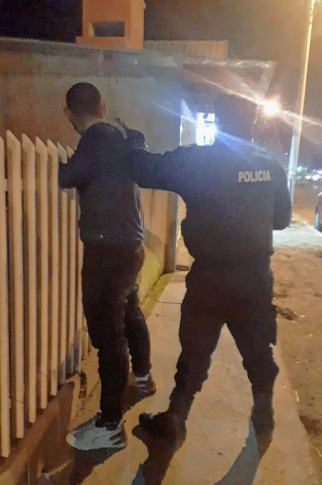 Lo atraparon in fraganti cuando robaba una rueda