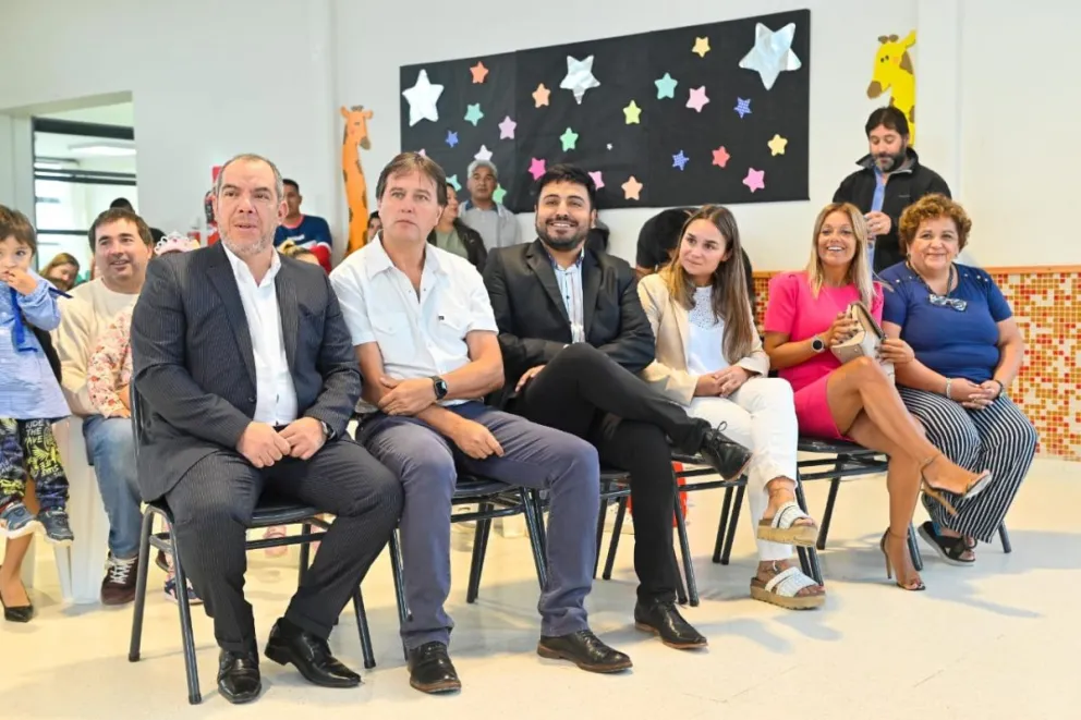 El ministro Grazzini acompañó el inicio de clases en la Escuela de Nivel Inicial N° 4.402 de Rada Tilly