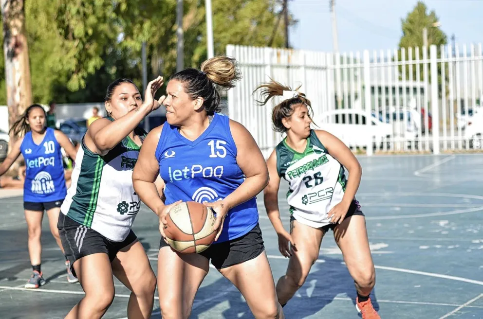 Básquetbol Petroquímica homenajeó a “Eddy” Bermúdez
