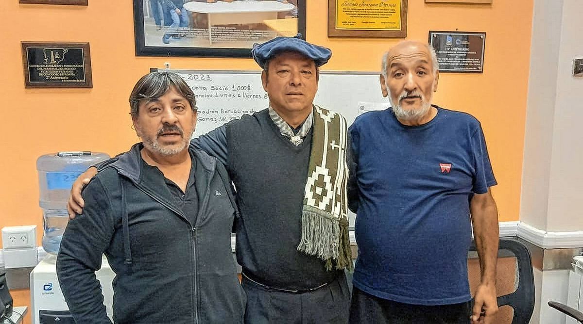 Jubilados de Petroleros Jerárquicos reconocieron a un ex trabajador que unió Comodoro y Sarmiento a caballo