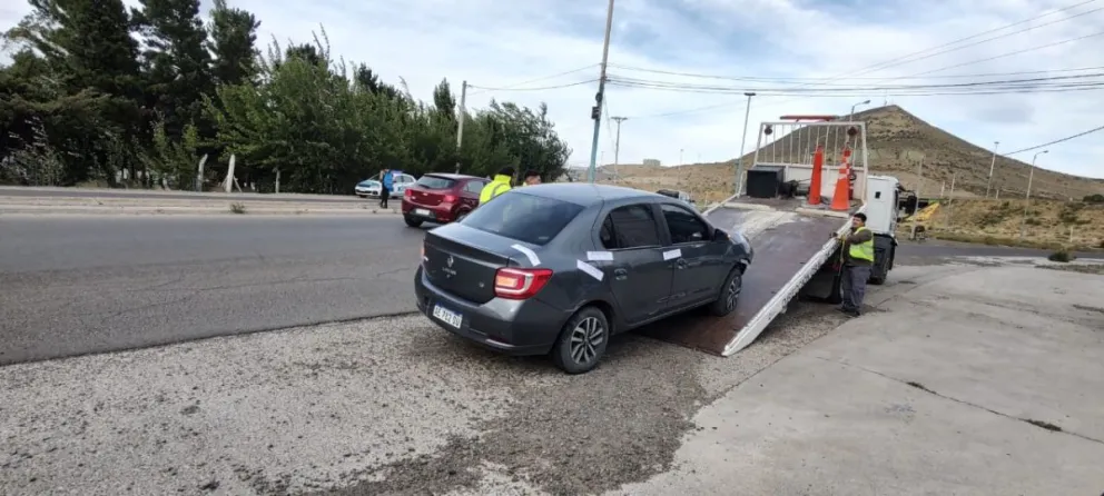 Despistó y resultó estar alcoholizado: le secuestraron el auto