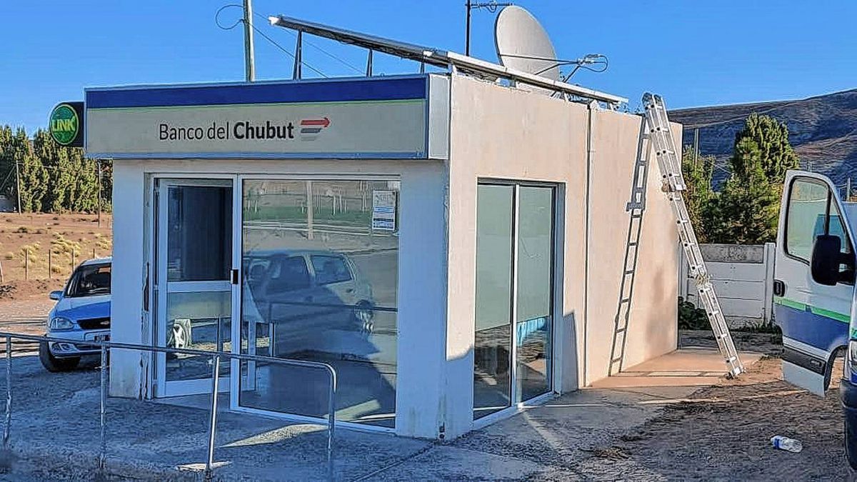 Banco del Chubut colocó paneles solares en 23 cajeros del interior