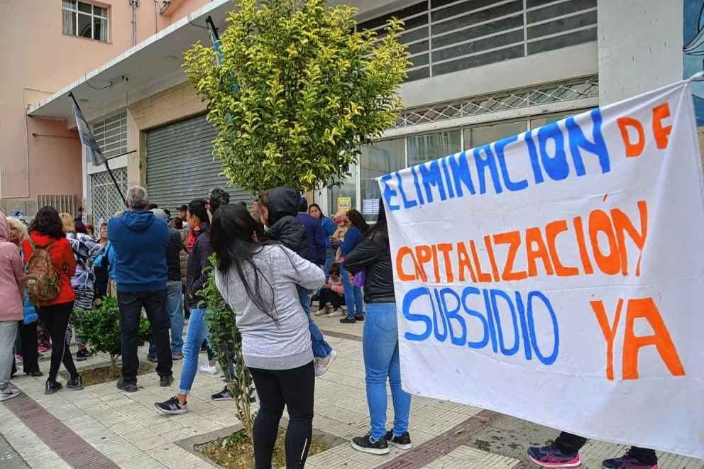 Convocan a una marcha en contra del tarifazo de luz y agua