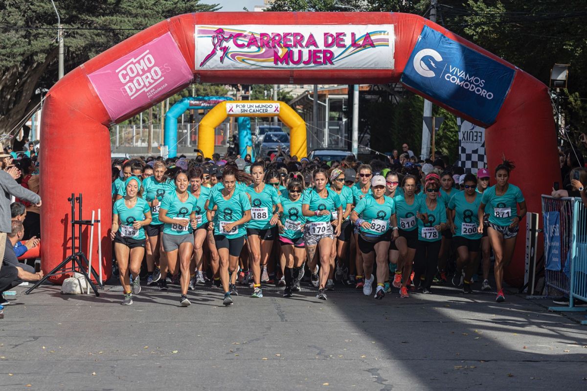 Más de 800 personas participaron en la Carrera de la Mujer