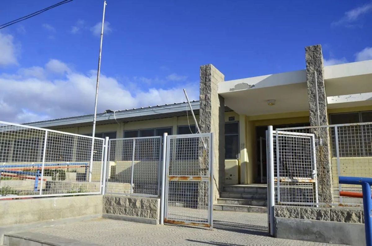 Por decisión del gobernador Arcioni, la Escuela N° 704 de Comodoro Rivadavia tendrá una intervención integral de su edificio histórico 