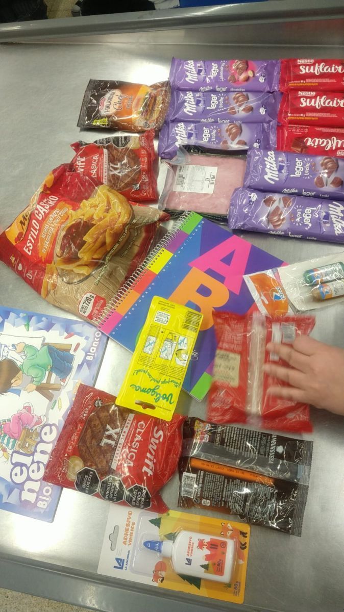 Quiso sustraer varios elementos de un supermercado y lo atraparon in fraganti