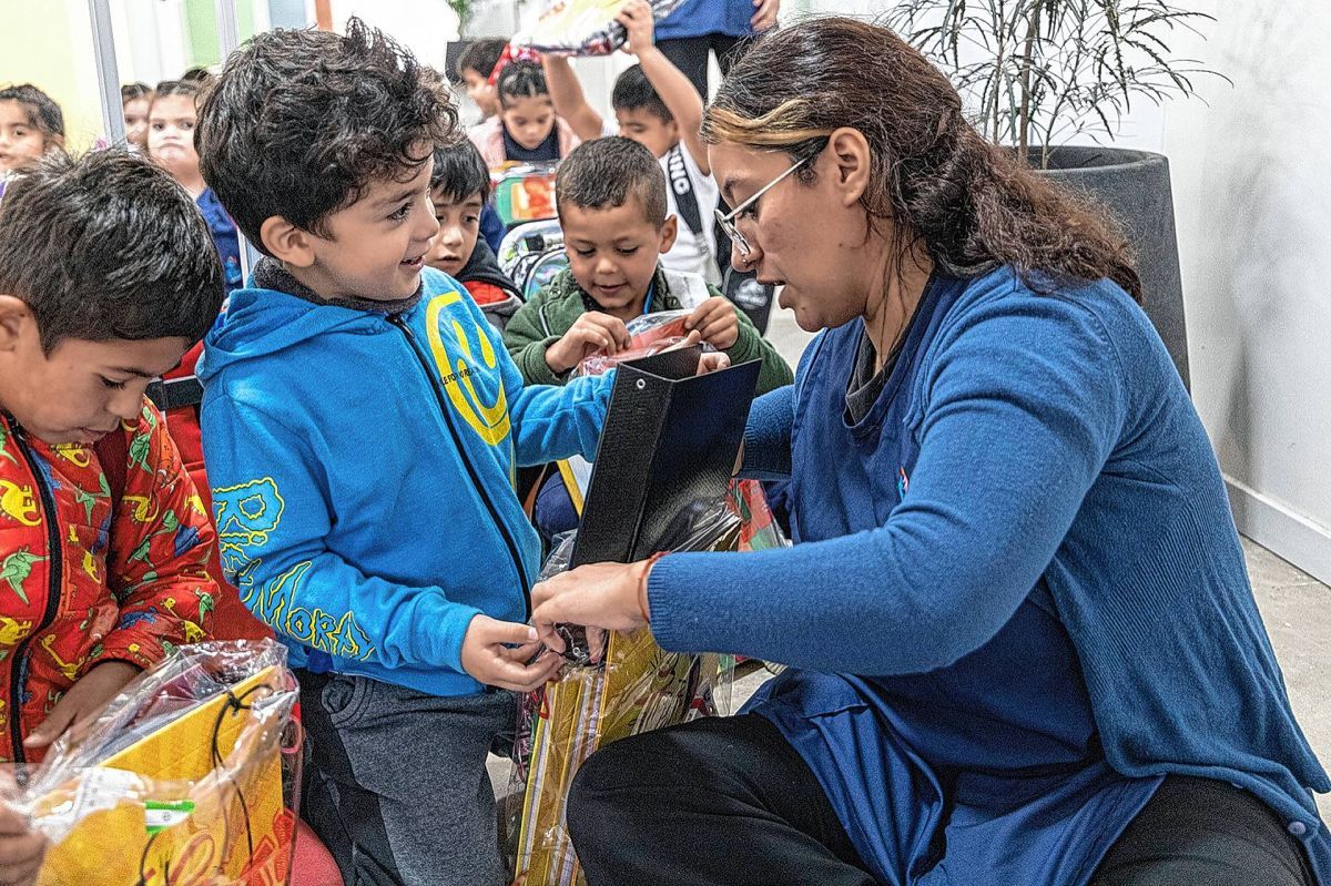 Entregaron kits escolares en la nueva Escuela Municipal 