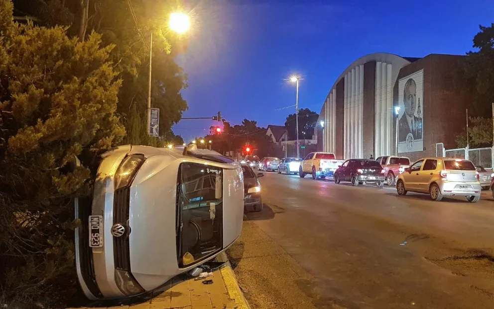Espectacular vuelco anoche frente al Club Huergo