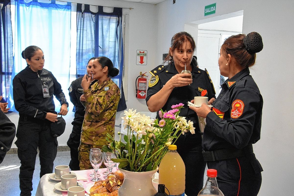 Mujeres de distintas instituciones y fuerzas se reunieron en su día