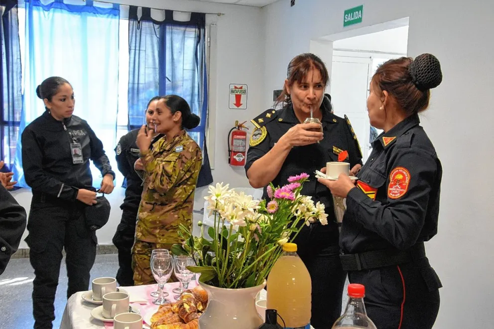 Mujeres de distintas instituciones y fuerzas se reunieron en su día