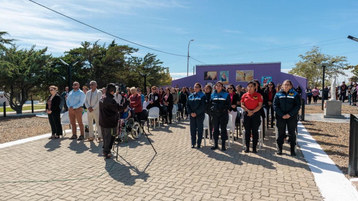 Comuna de Cañadón Seco brindó un reconocimiento a las mujeres