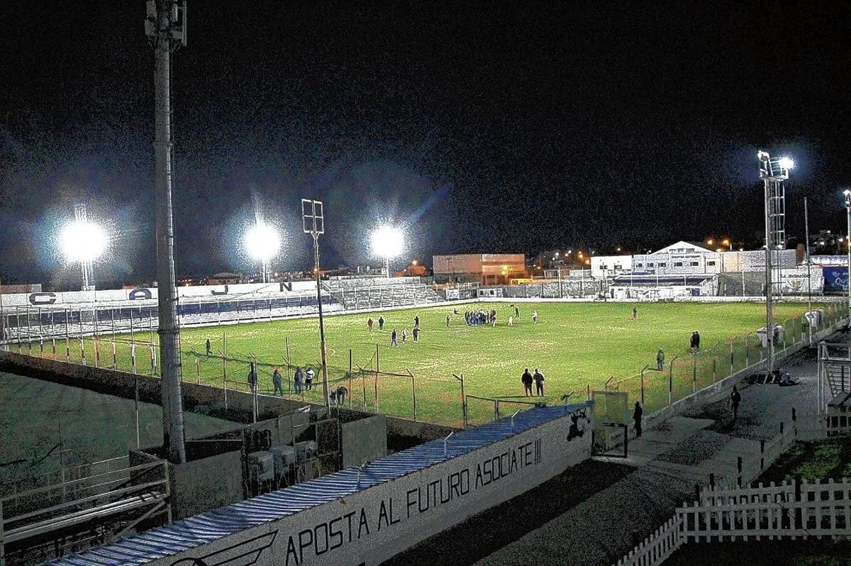Jorge Newbery y Laprida jugarán el sábado por la noche