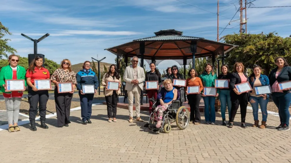 Comuna de Cañadón Seco brindó un merecido reconocimiento a las mujeres