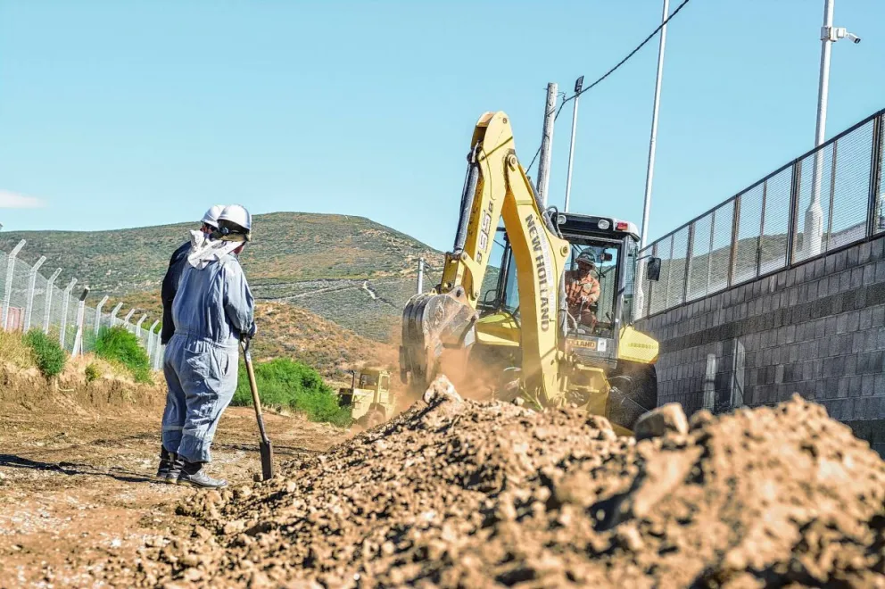 Inició la obra de red de gas para el barrio Industrial de Rada Tilly
